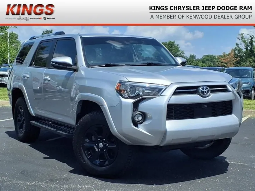 2022 Toyota 4Runner SR5 Premium photo 1
