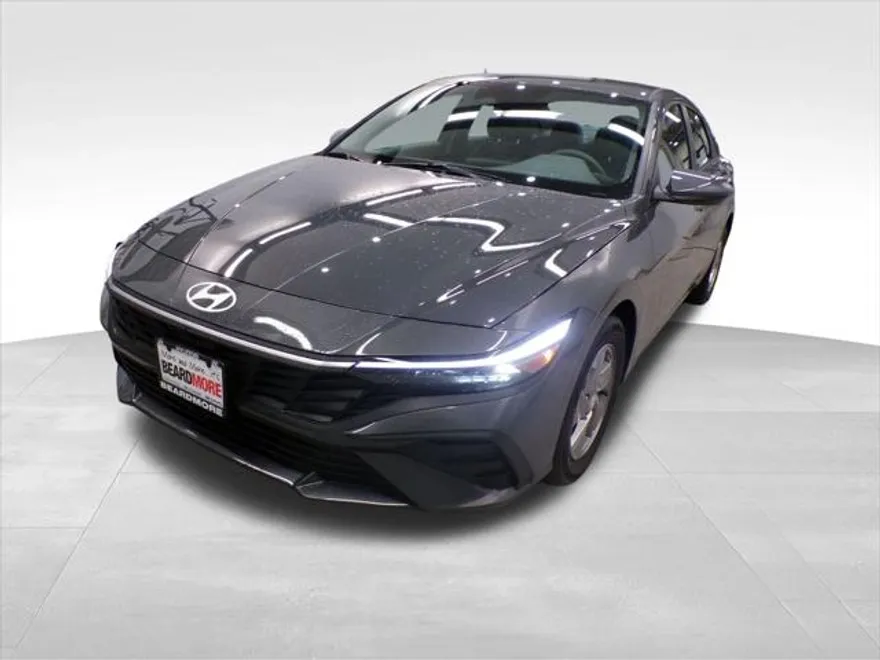 2025 Hyundai Elantra SE photo 1