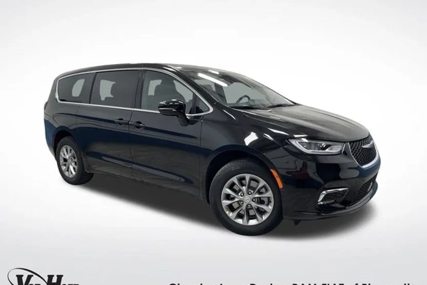 2026 Chrysler Pacifica photo 1