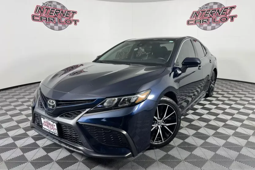 2021 Toyota Camry SE photo 1