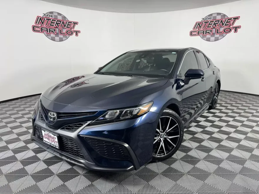 2021 Toyota Camry SE photo 1