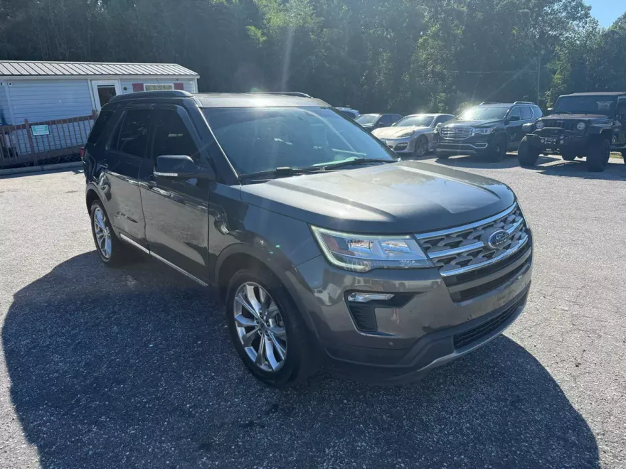 2018 Ford Explorer XLT photo 1