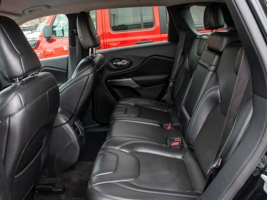 2019 Jeep Cherokee Latitude photo 16