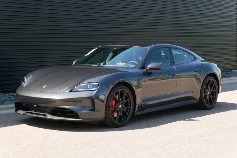 2025 Porsche Taycan 4S photo 1