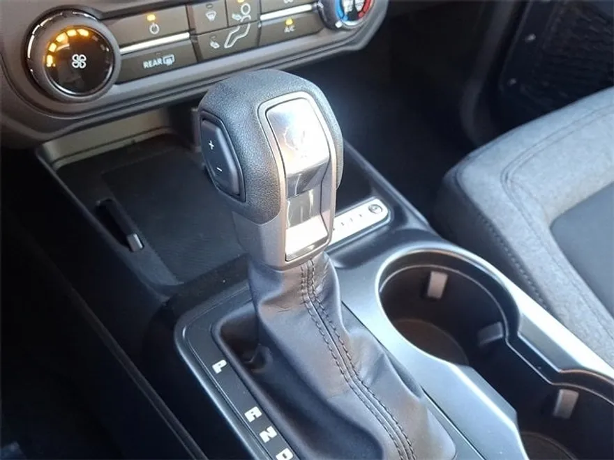 2025 Ford Bronco Base photo 17