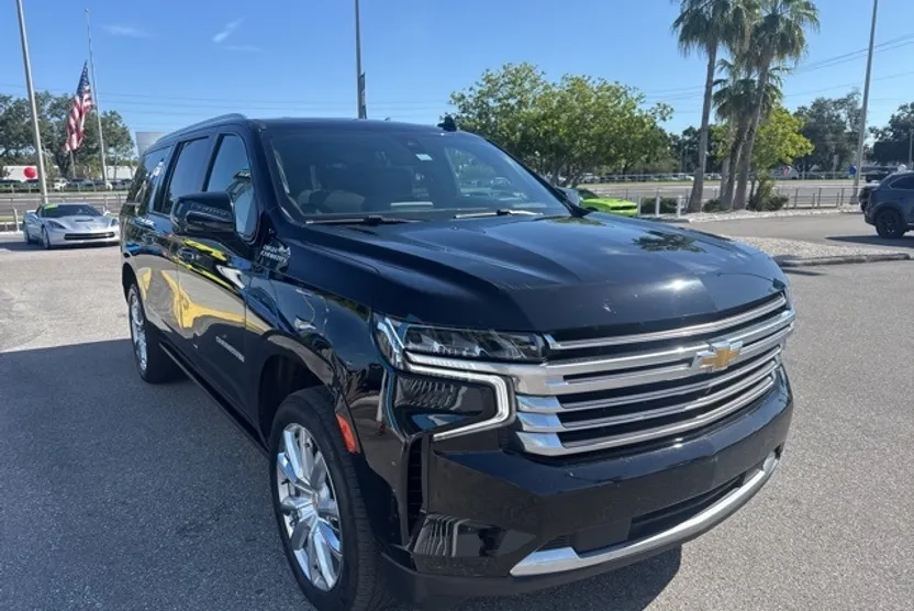 2021 Chevrolet Suburban High Country photo 1