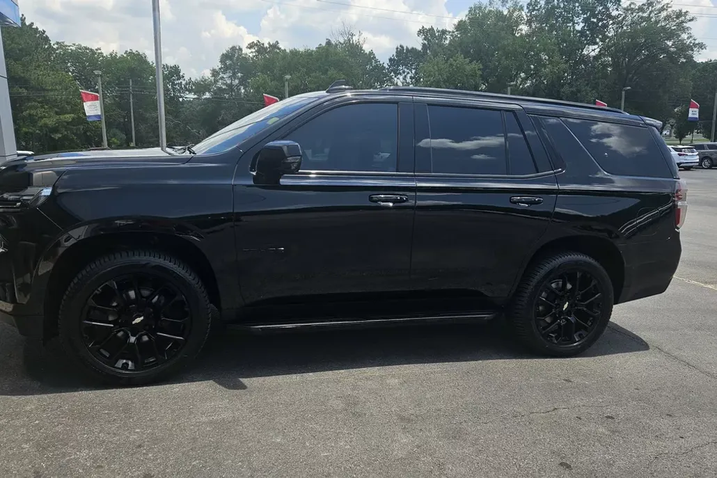 2022 Chevrolet Tahoe RST photo 1