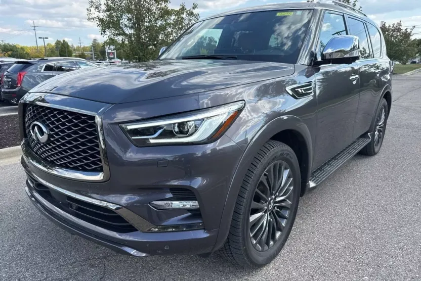 2023 Infiniti QX80 Luxe photo 1