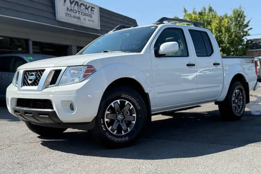 2019 Nissan Frontier PRO-4X Crew Cab photo 1