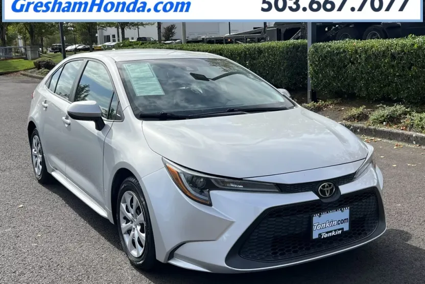 2021 Toyota Corolla LE photo 1