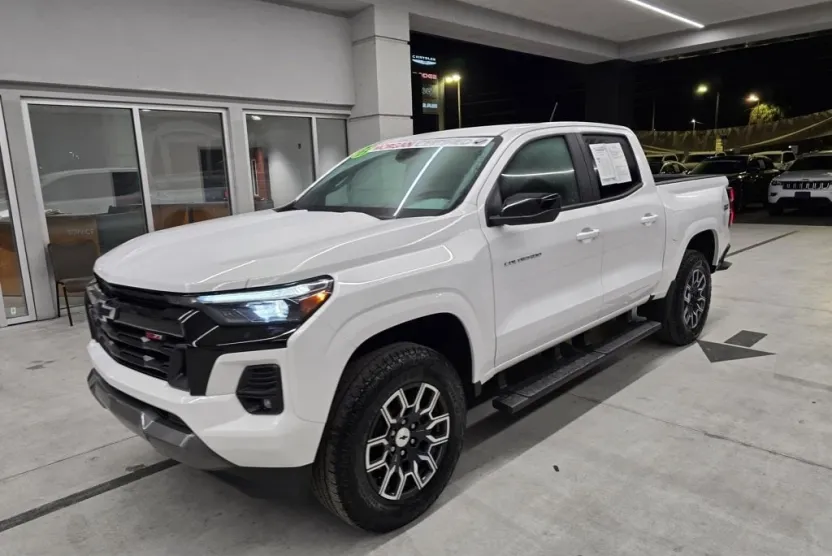 2023 Chevrolet Colorado Z71 photo 1