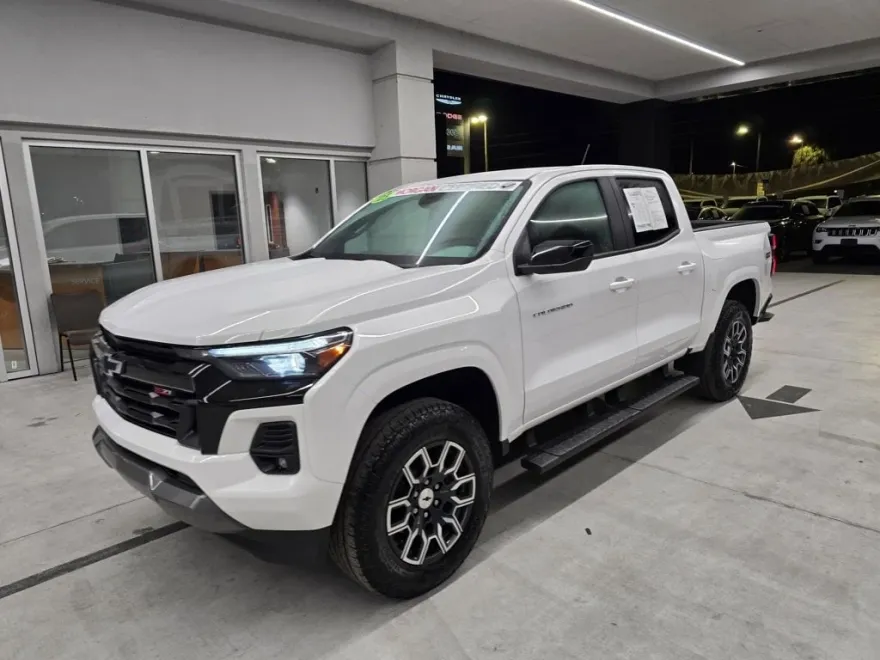 2023 Chevrolet Colorado Z71 photo 1