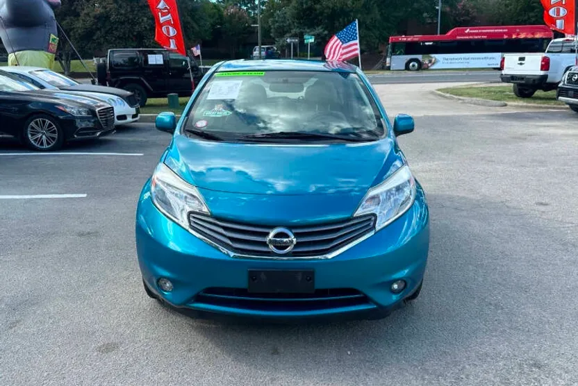 2014 Nissan Versa Note SV photo 1
