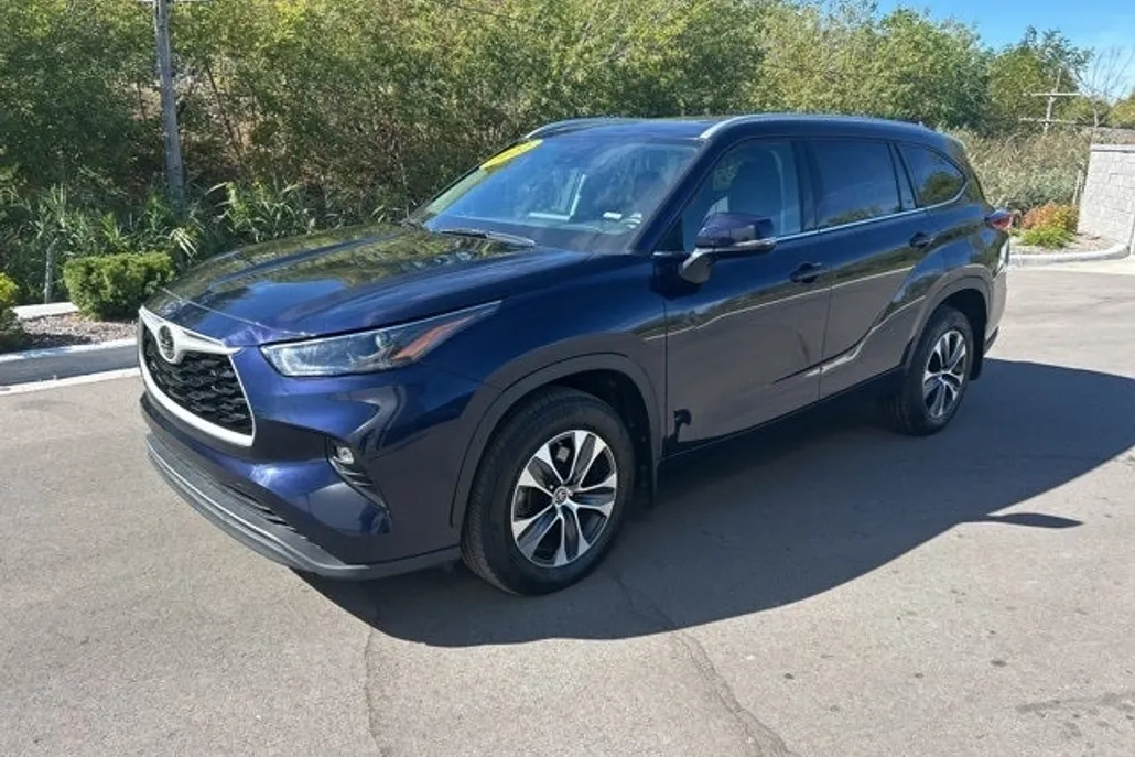 2022 Toyota Highlander XLE photo 1