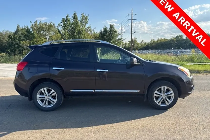 2012 Nissan Rogue SV photo 1