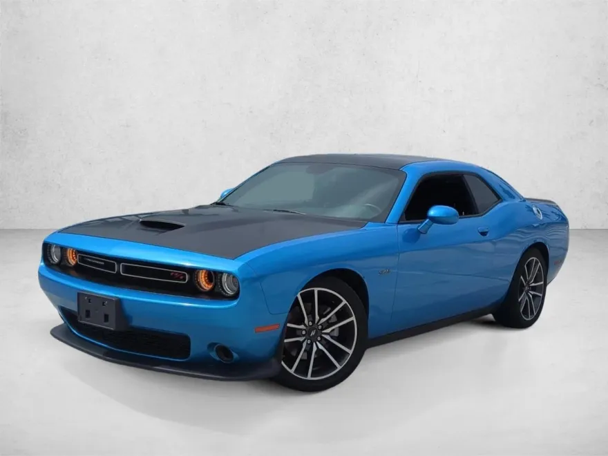 2023 Dodge Challenger R/T photo 1