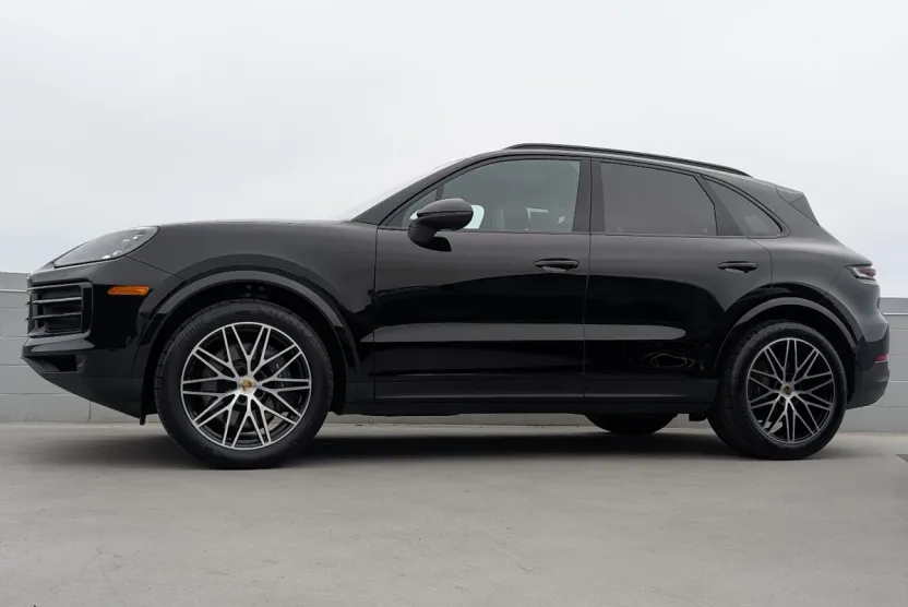 2024 Porsche Cayenne photo 1