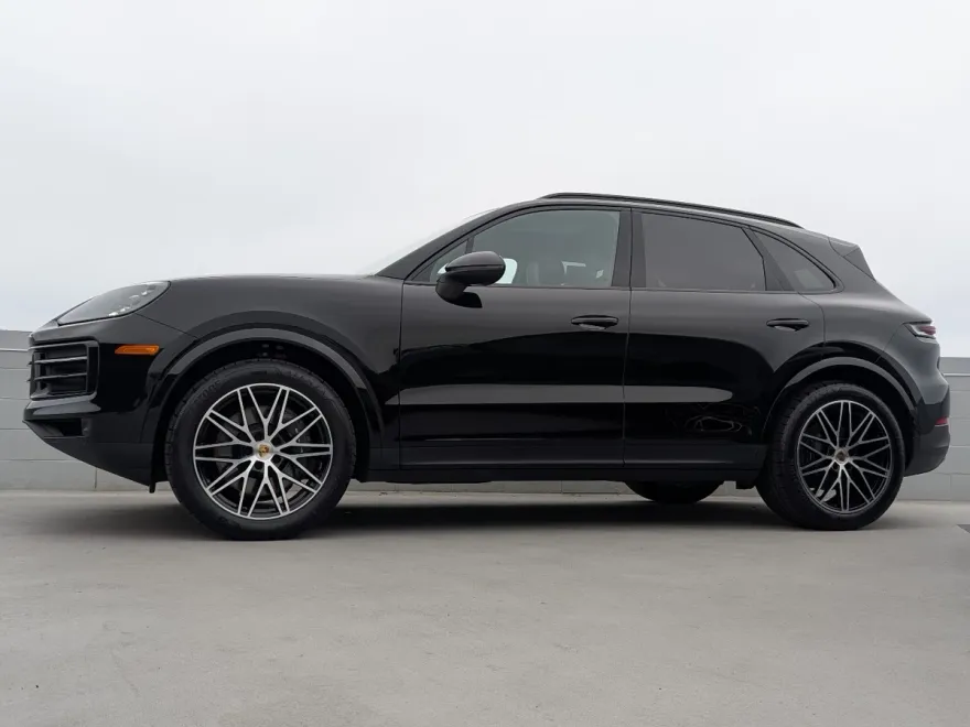 2024 Porsche Cayenne photo 1