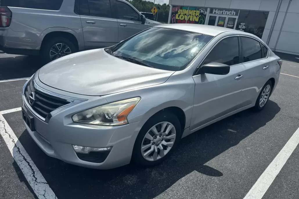 2014 Nissan Altima 2.5 S photo 1