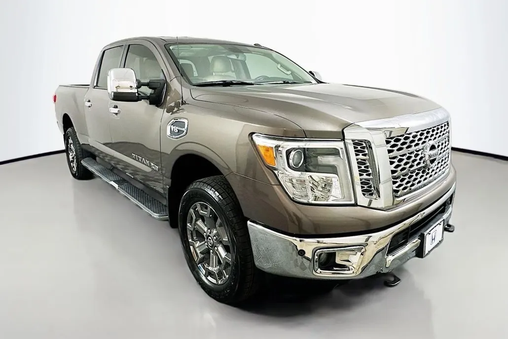 2018 Nissan Titan SL photo 1