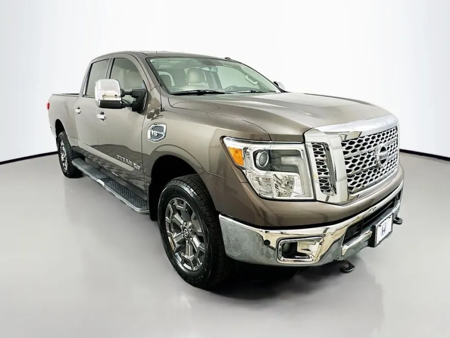 2018 Nissan Titan SL photo 1
