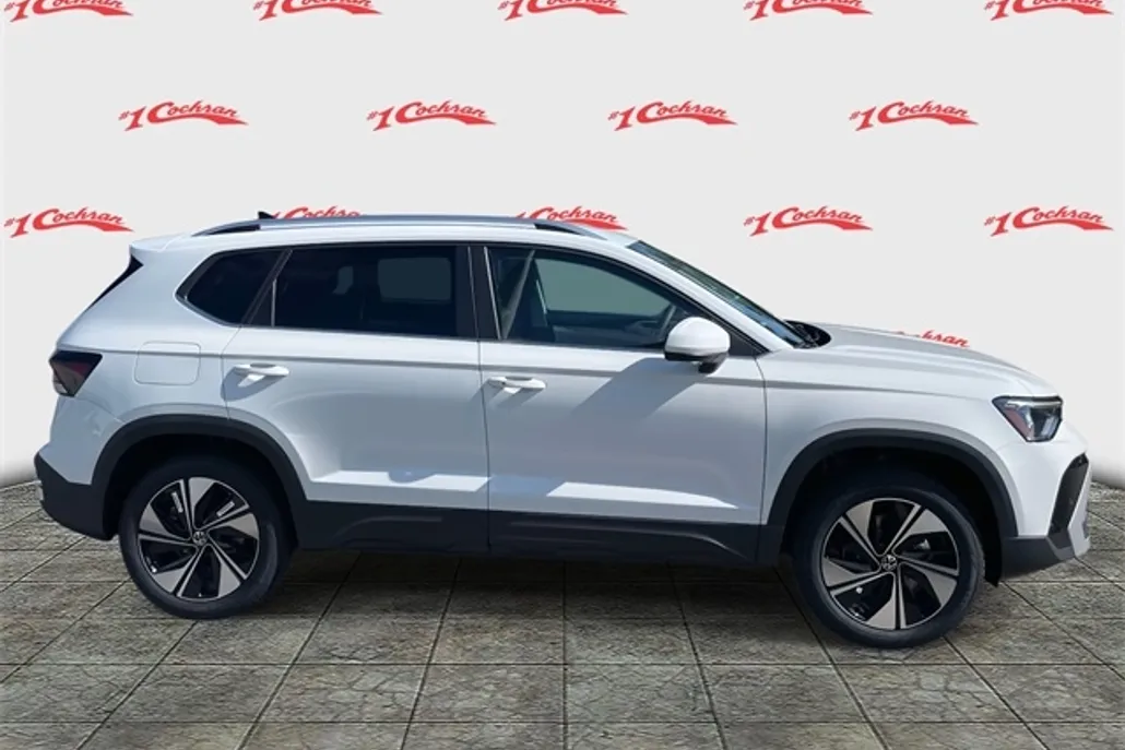 2025 Volkswagen Taos SE photo 1