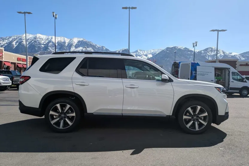 2025 Honda Pilot Touring photo 1