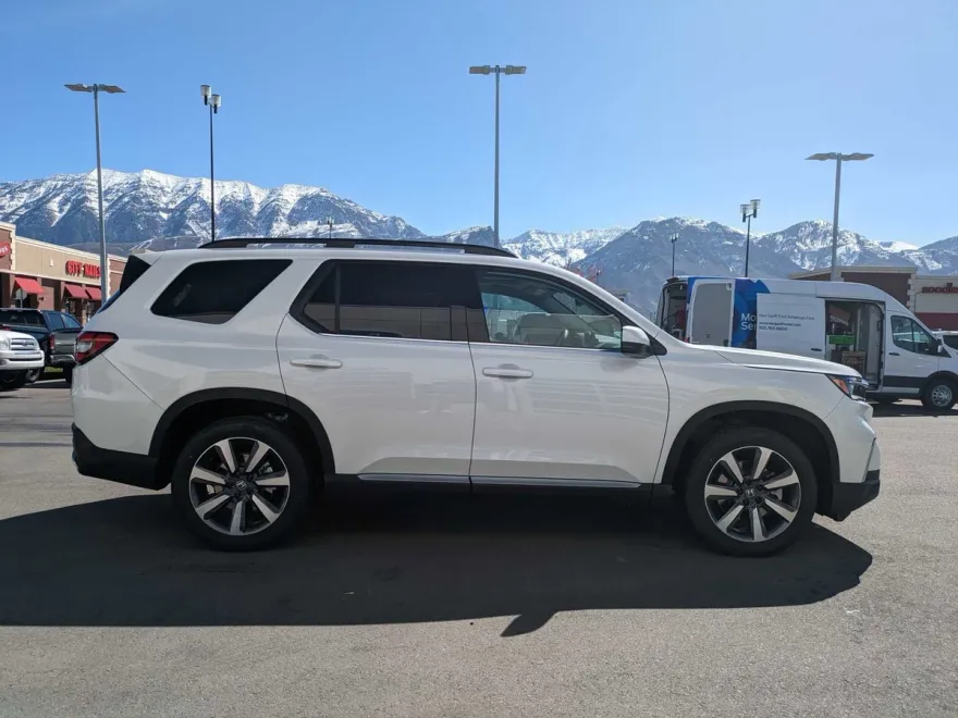 2025 Honda Pilot Touring photo 1