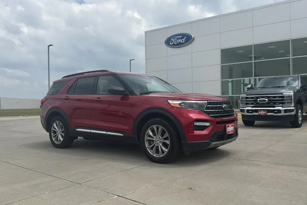 2022 Ford Explorer XLT photo 1
