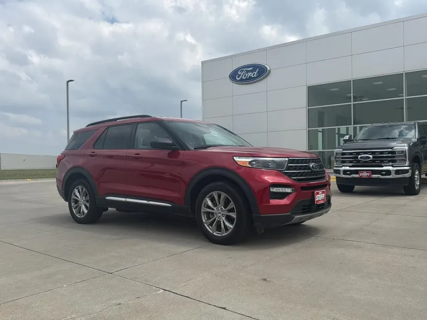 2022 Ford Explorer XLT photo 1