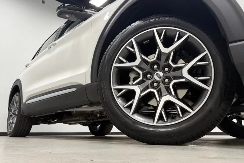 2025 Ford Explorer Platinum photo 1