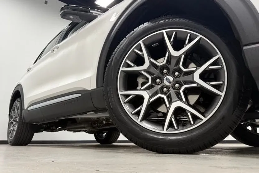 2025 Ford Explorer Platinum photo 1