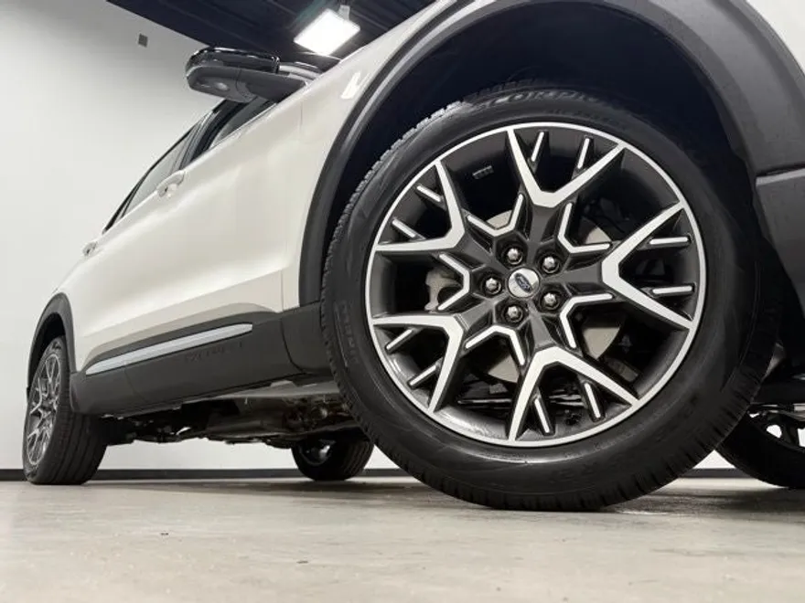 2025 Ford Explorer Platinum photo 1