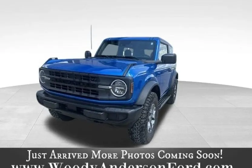 2023 Ford Bronco Base photo 1