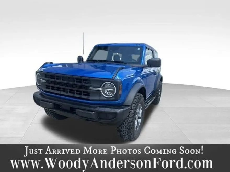 2023 Ford Bronco Base photo 1