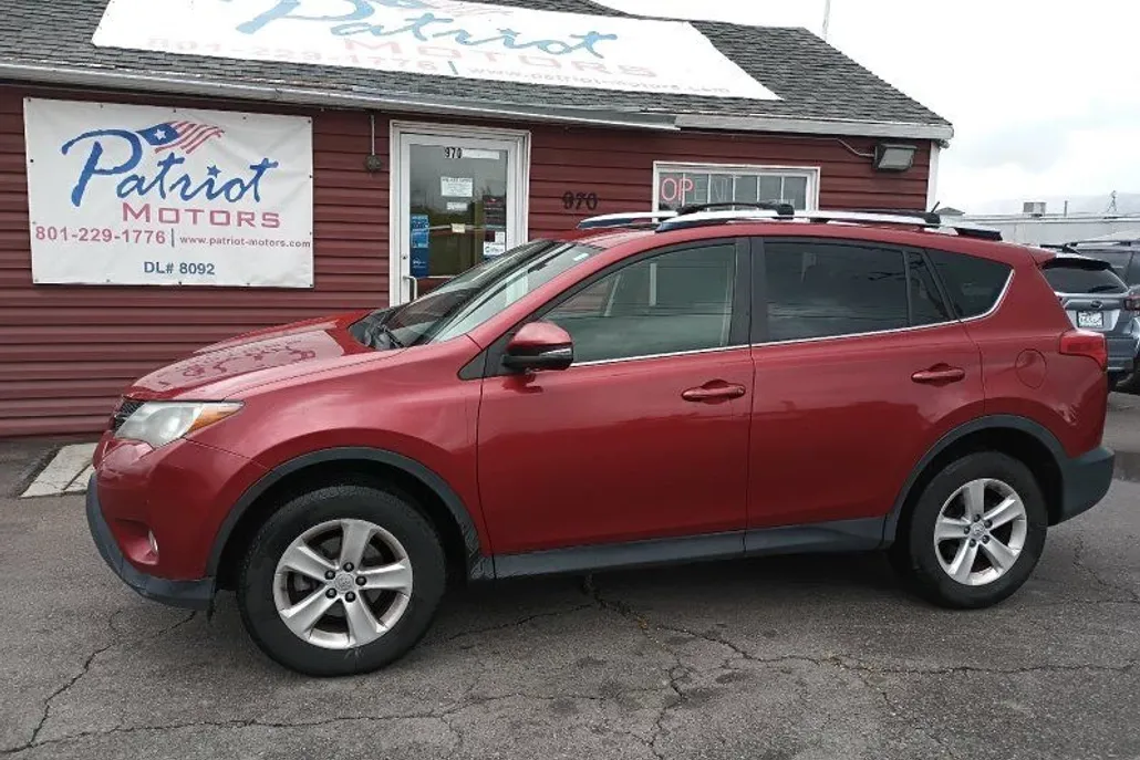 2013 Toyota RAV4 XLE photo 1
