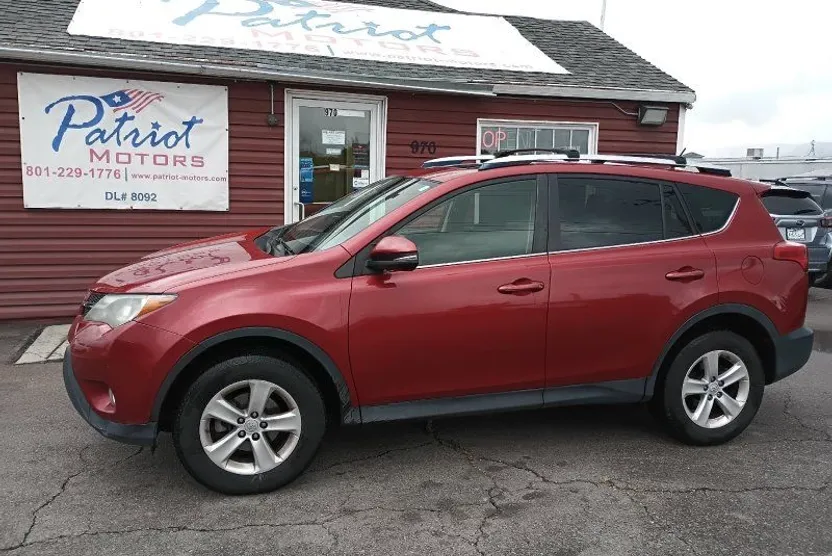 2013 Toyota RAV4 XLE photo 1