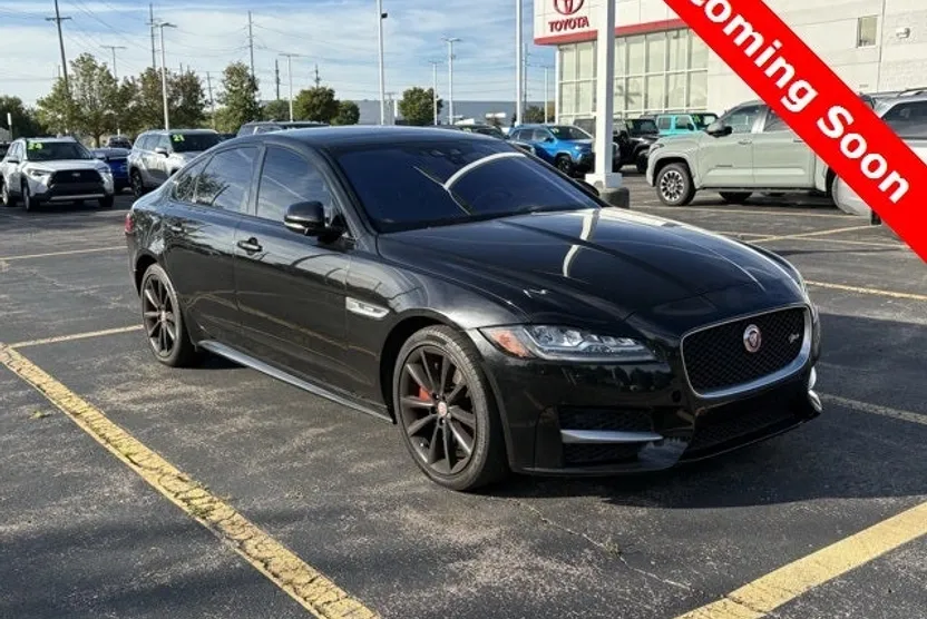 2016 Jaguar XF 35t R-Sport photo 1