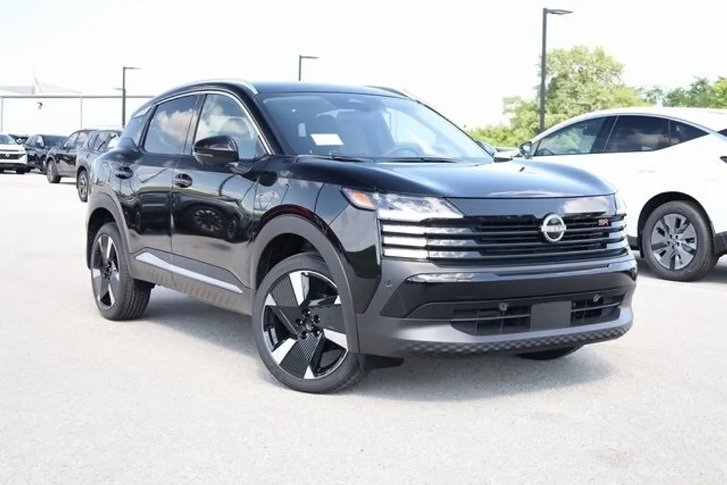 2025 Nissan Kicks SR photo 1