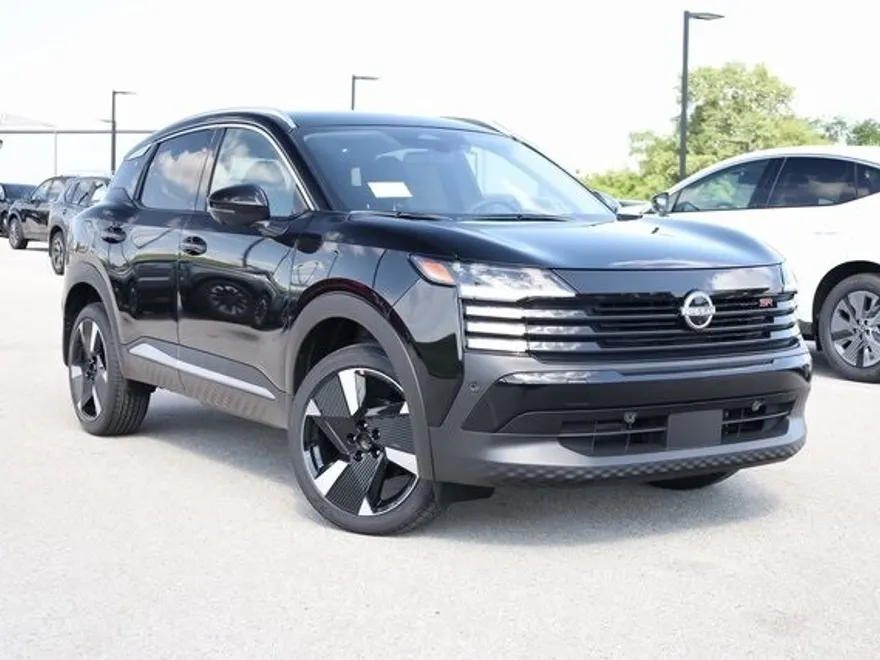 2025 Nissan Kicks SR photo 1