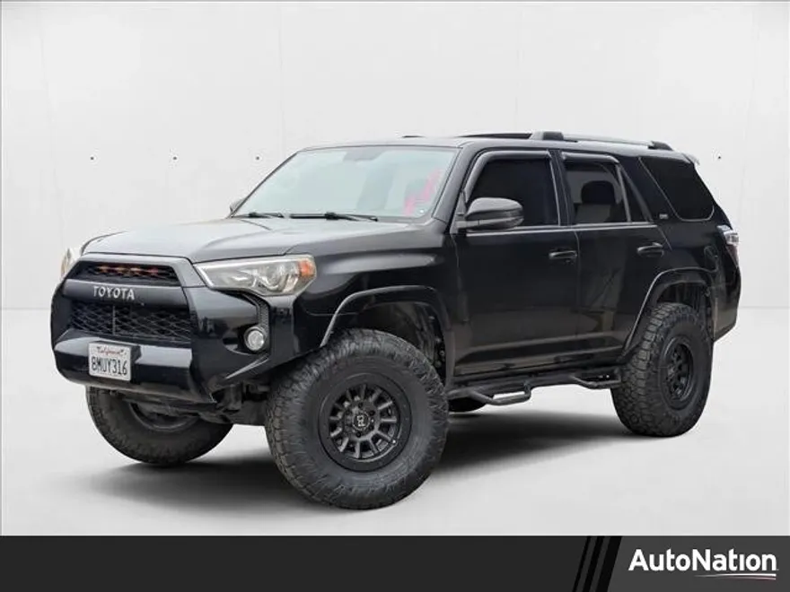 2019 Toyota 4Runner SR5 photo 1