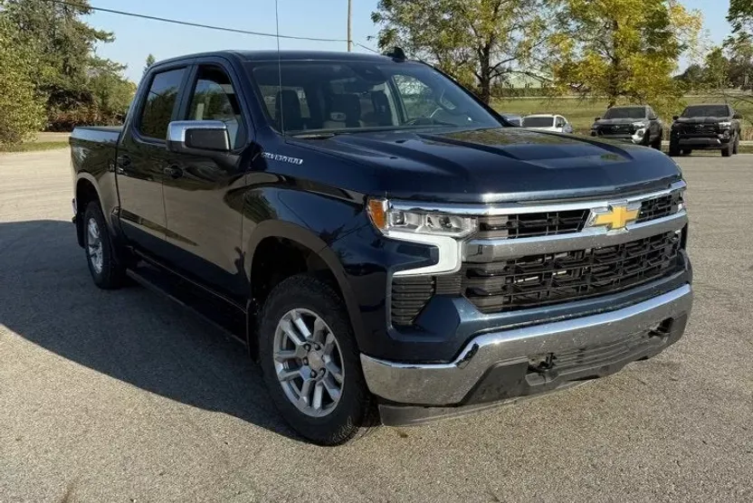 2023 Chevrolet Silverado 1500 LT photo 1