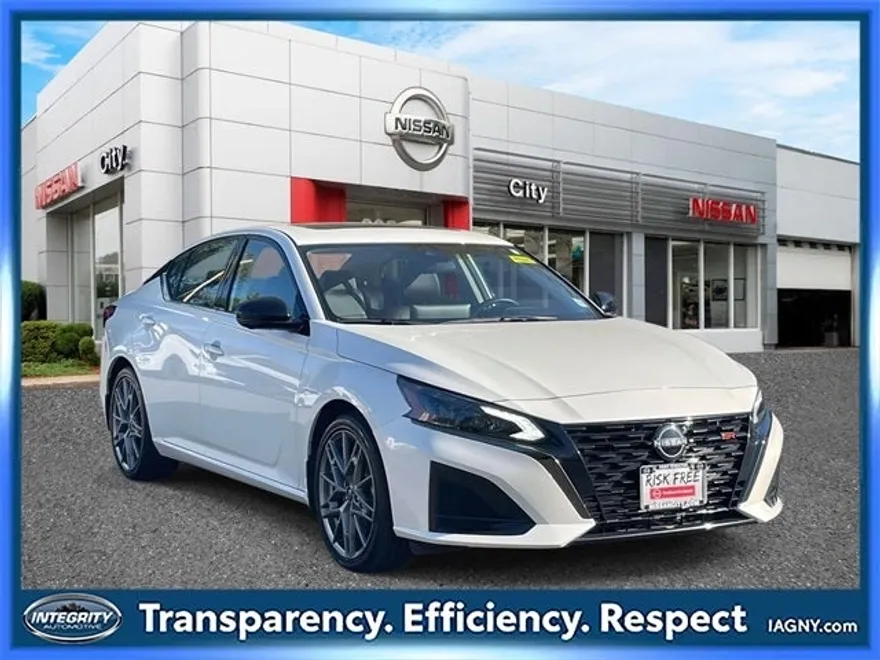 2024 Nissan Altima SR photo 1