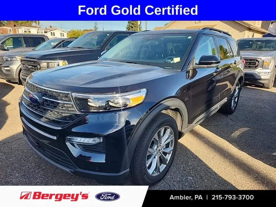 2023 Ford Explorer XLT photo 1