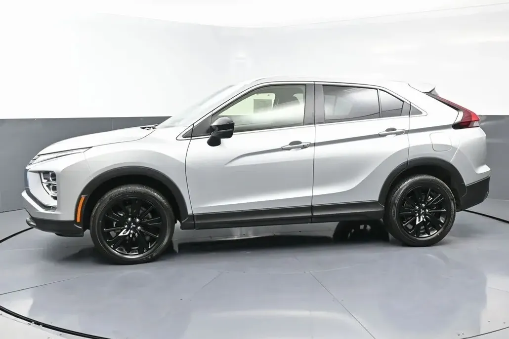 2025 Mitsubishi Eclipse Cross LE photo 1