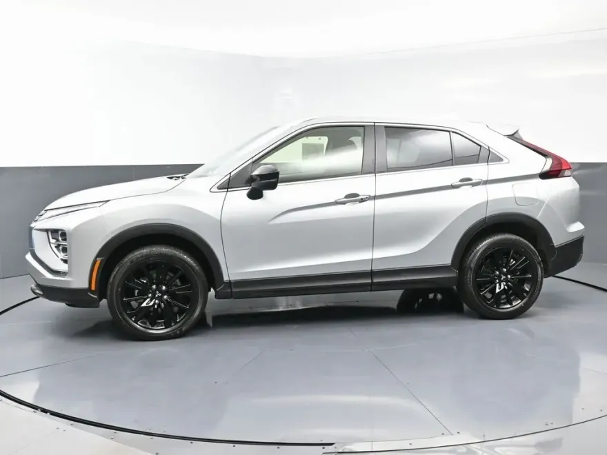 2025 Mitsubishi Eclipse Cross LE photo 1