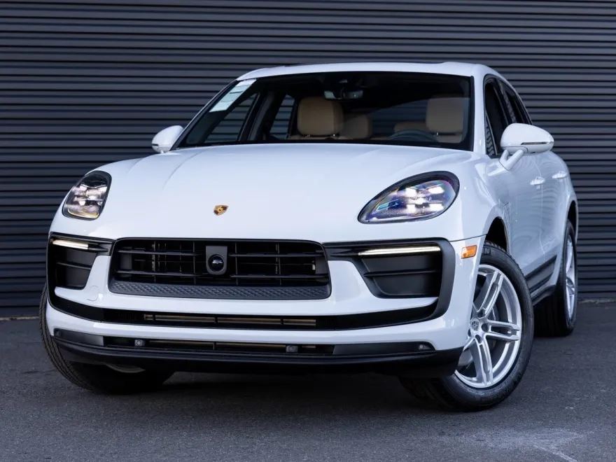 2025 Porsche Macan T photo 1