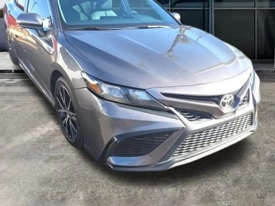 2021 Toyota Camry SE photo 1