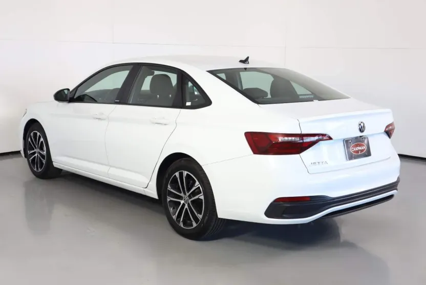 2024 Volkswagen Jetta Sport photo 1