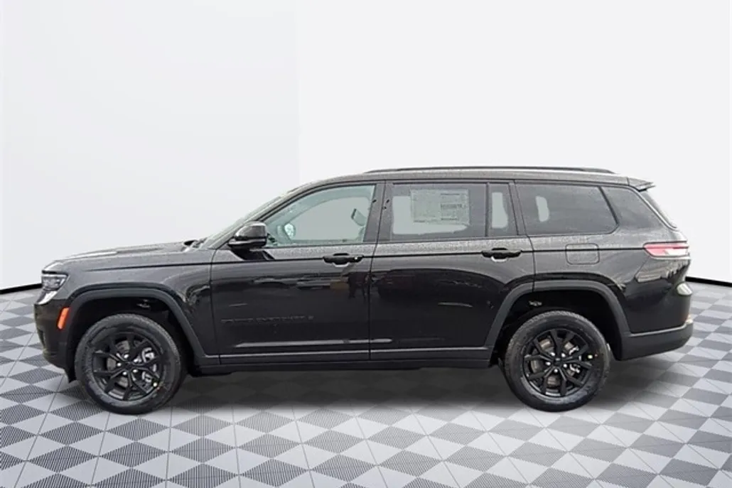 2025 Jeep Grand Cherokee Laredo Sport photo 1